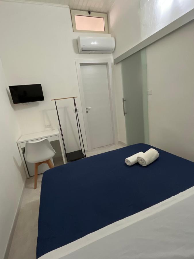 B&B Regina Rooms Avola Bagian luar foto