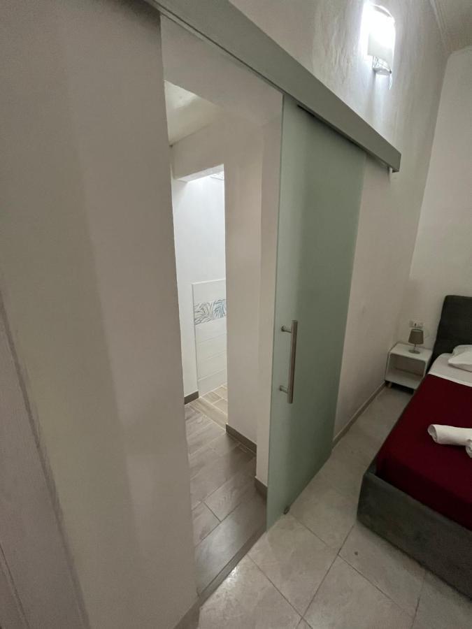 B&B Regina Rooms Avola Bagian luar foto