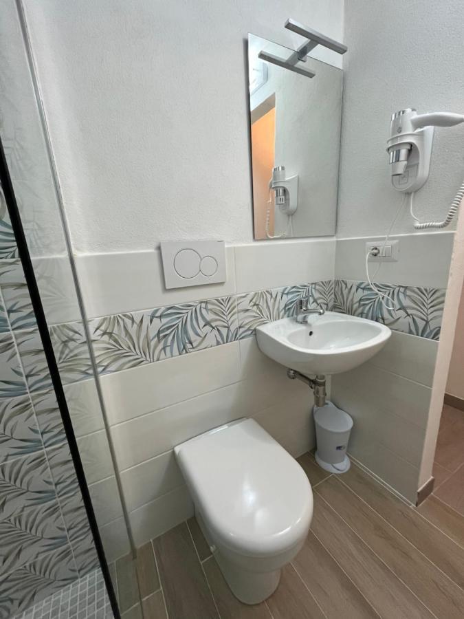 B&B Regina Rooms Avola Bagian luar foto