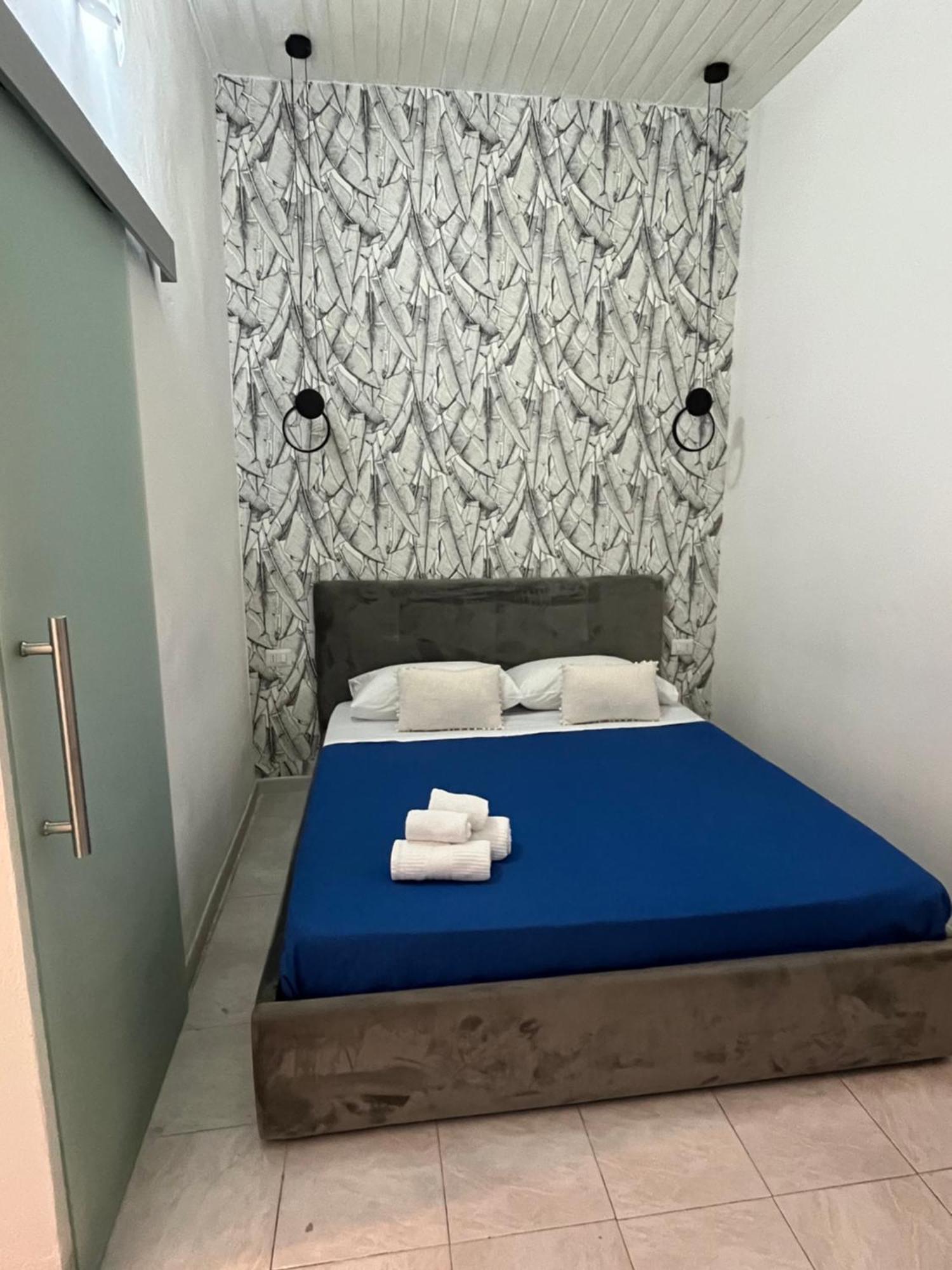 B&B Regina Rooms Avola Bagian luar foto