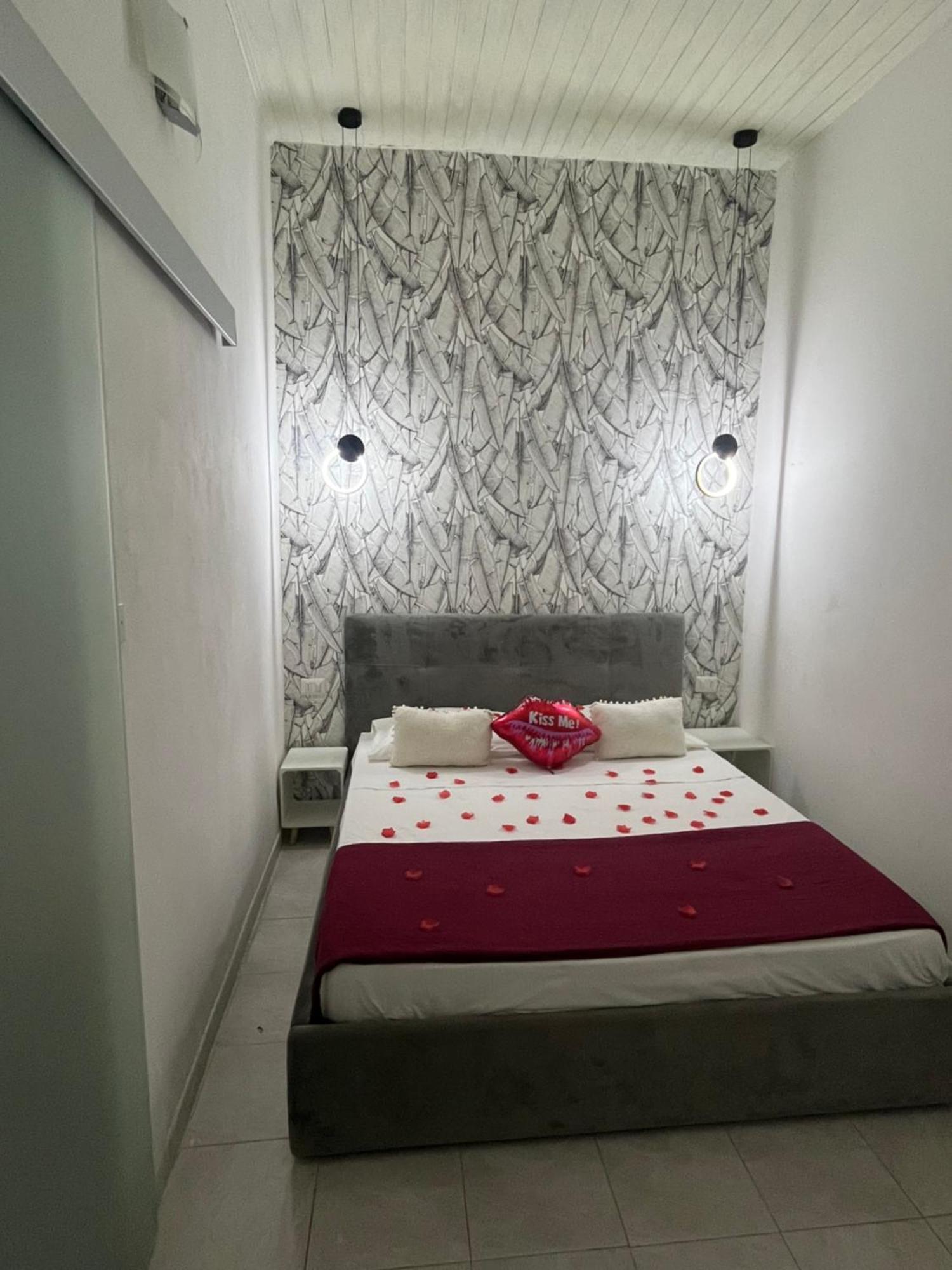 B&B Regina Rooms Avola Bagian luar foto