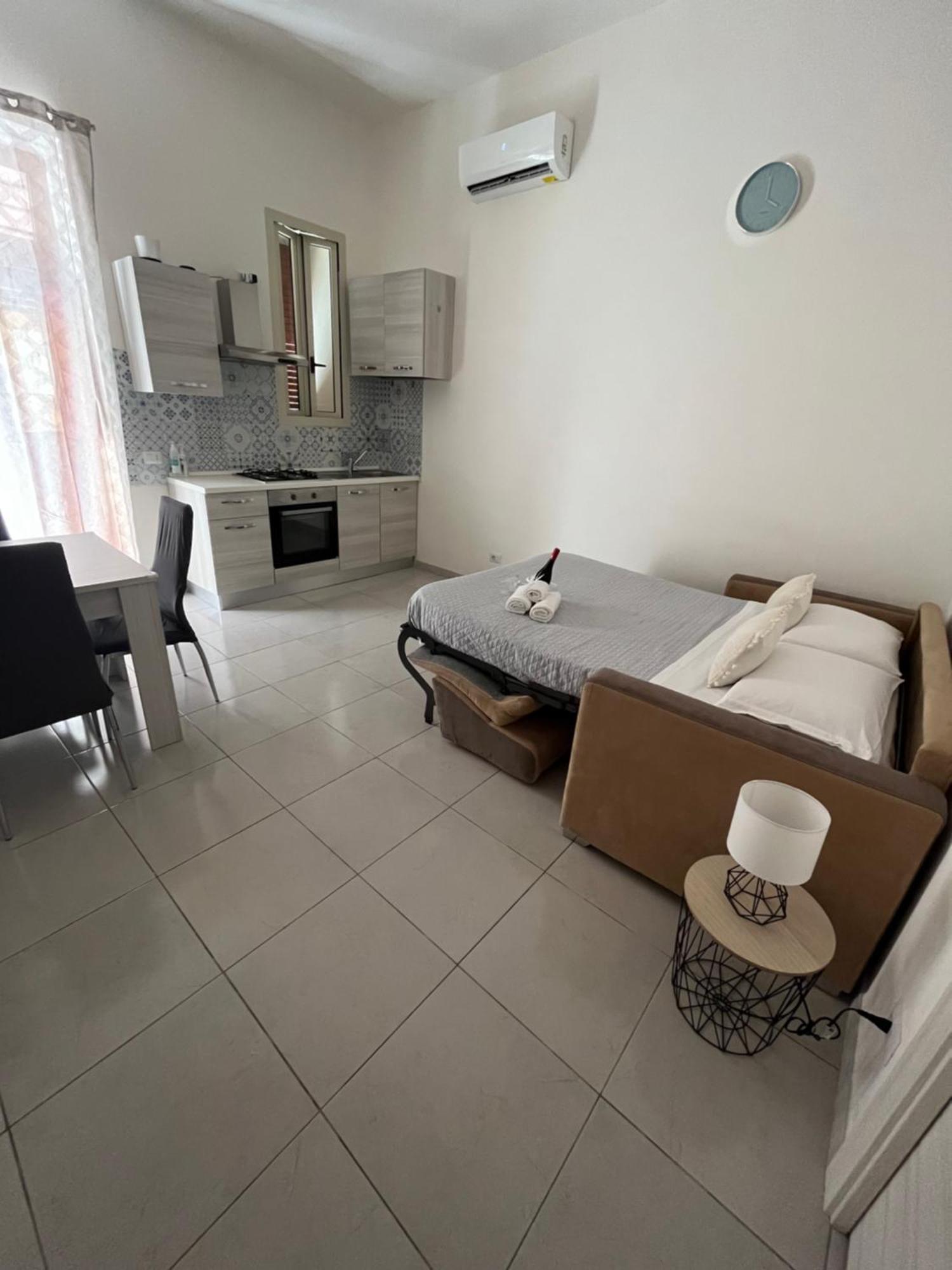 B&B Regina Rooms Avola Bagian luar foto