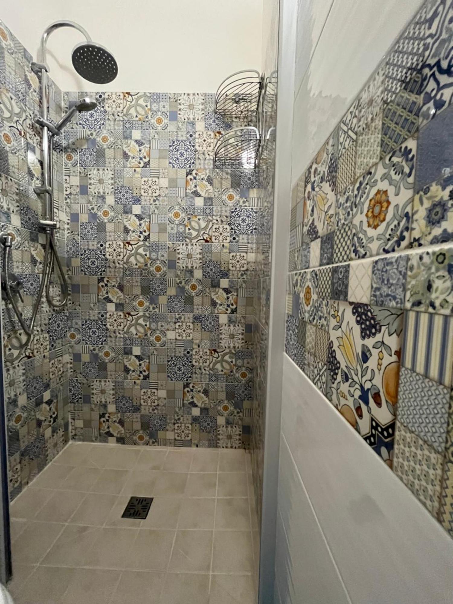 B&B Regina Rooms Avola Bagian luar foto