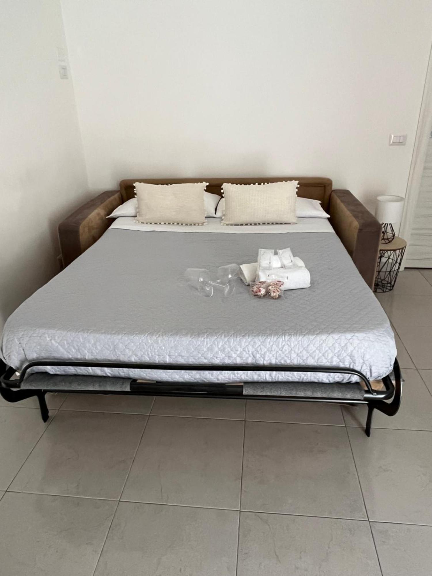 B&B Regina Rooms Avola Bagian luar foto