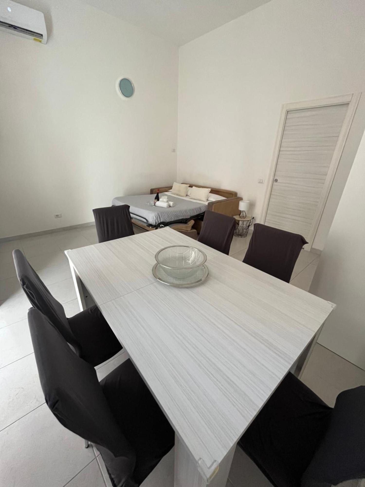 B&B Regina Rooms Avola Bagian luar foto
