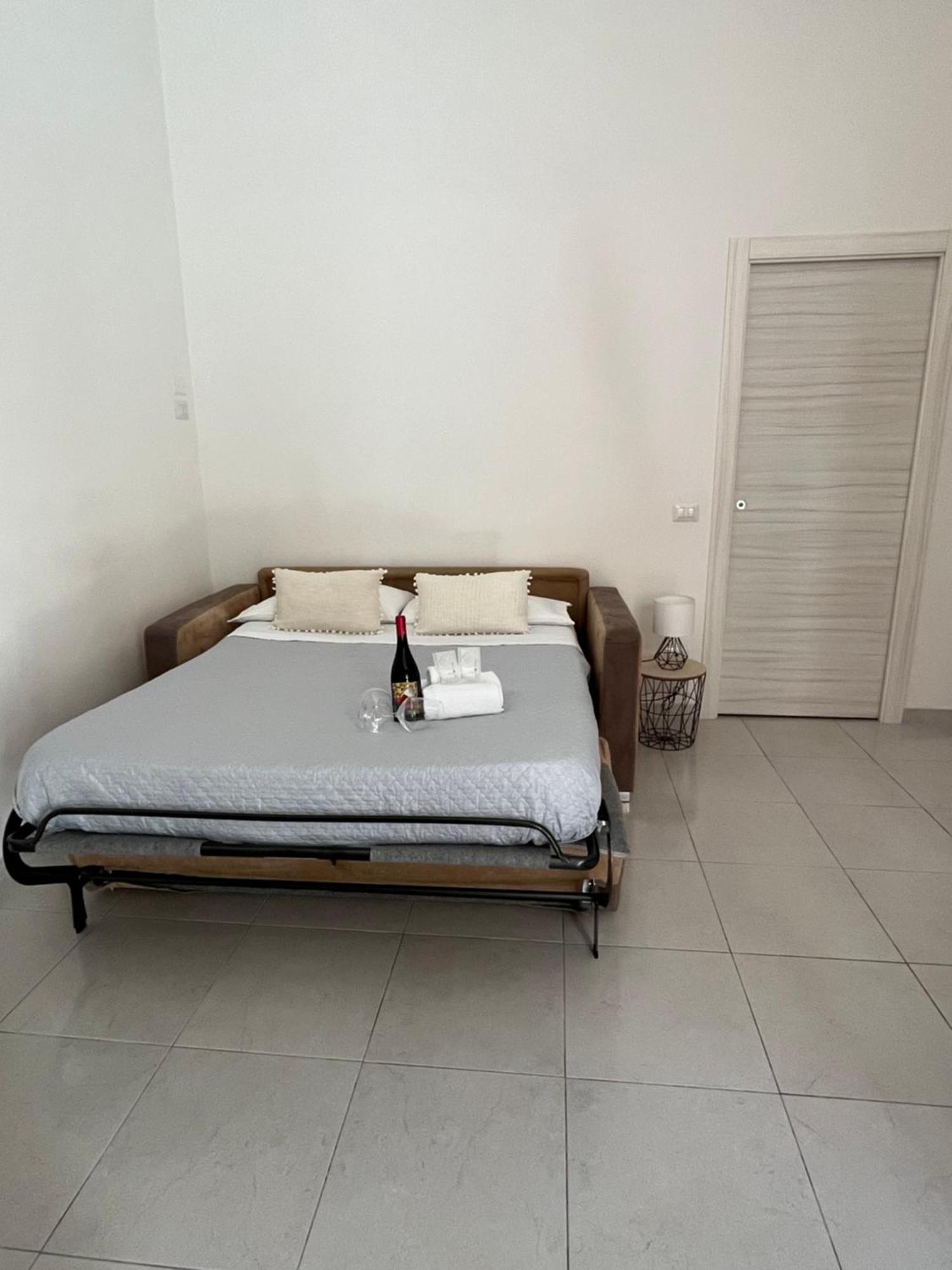 B&B Regina Rooms Avola Bagian luar foto